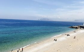 L'arco sul mare